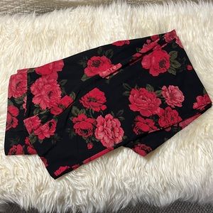 Torrid leggings. Black with red roses. Sz 2. EUC